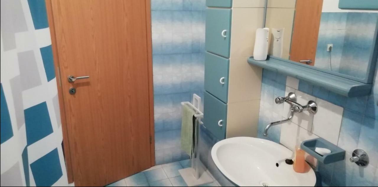 Spacious Family Apartment With Parking In The Shade And Barbecue House Šibenik Buitenkant foto